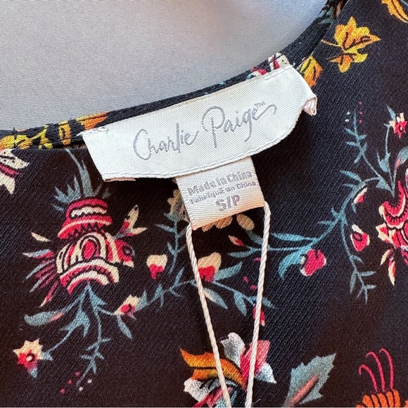 NWT! CHARLIE PAIGE floral bell sleeved dress. S. - Picture 3 of 5